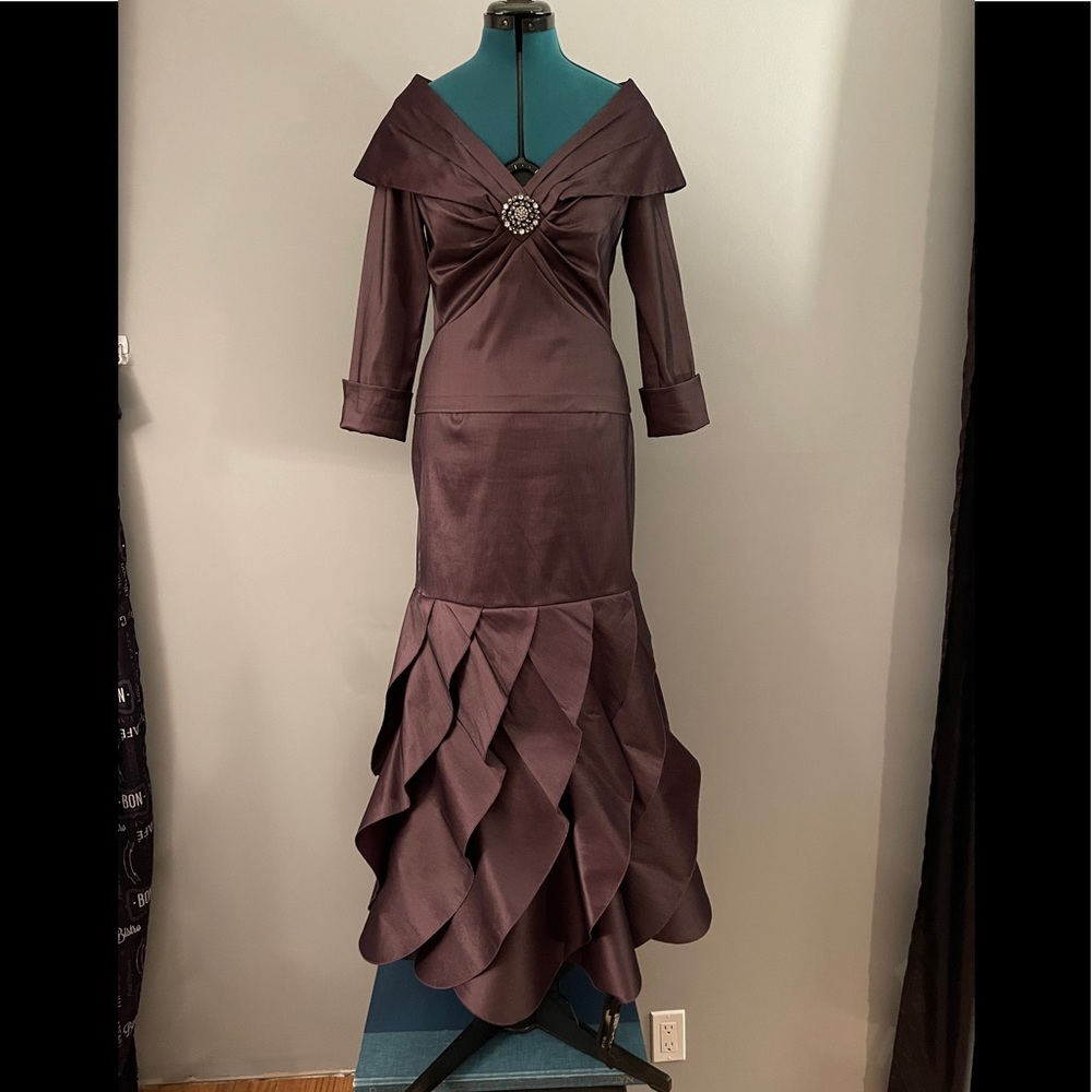 Stunning 2 pc Floor Length Formalwear